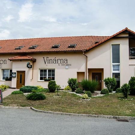 Penzion Vinarna U Hroznu Hotel Veselí nad Moravou Kültér fotó